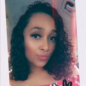 Meet your Posher, Beatriz